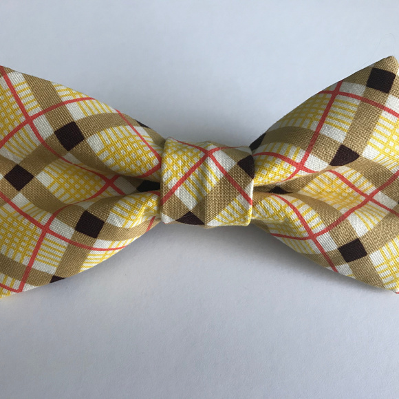 Dog/Cat Bow Tie Yellow Plaid Velcro - Picture 2 of 3